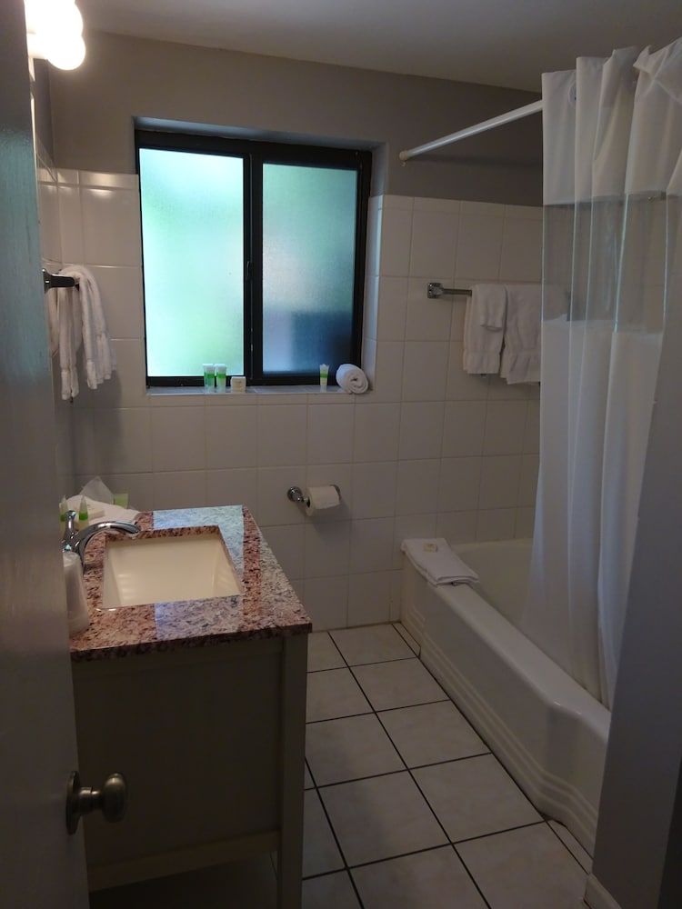 Granada Inn Standard Room, 1 Bedroom, Non Smoking (Double Queen- 3) 3