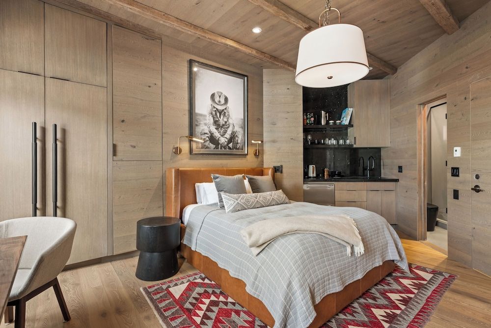 Independence Square Lodge by Frias Deluxe Room, 1 Queen Bed, Mountain View (301) 4