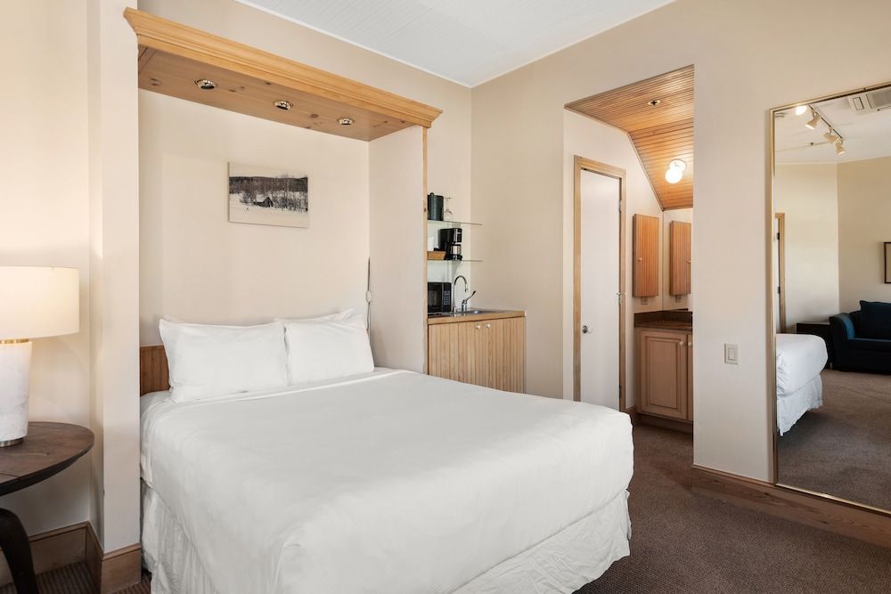 Standard Room, Mountain View (300)