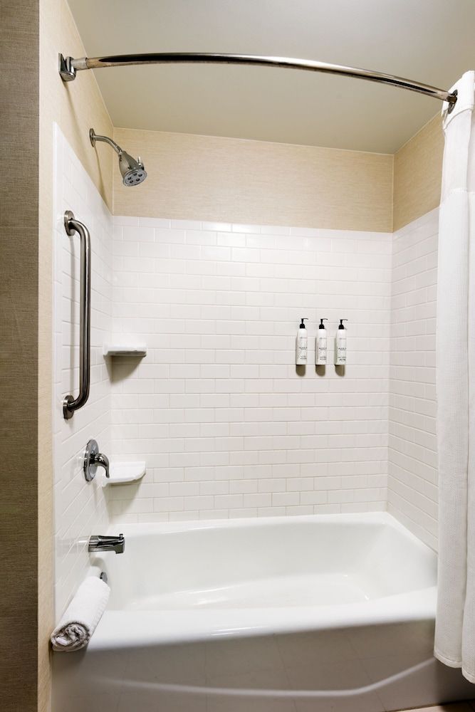 Room, 1 King Bed (Hearing Accessible)