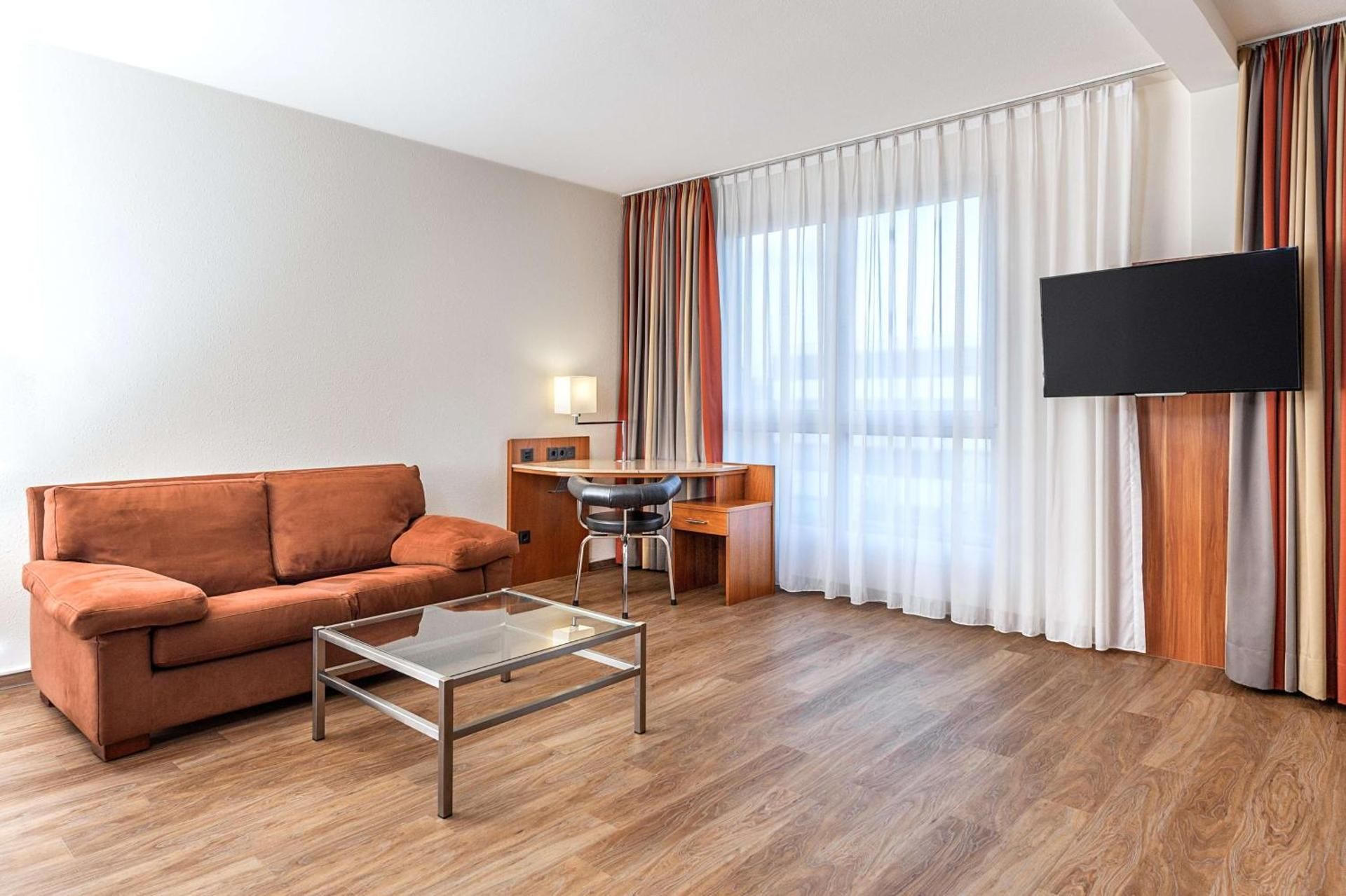 NH München Ost Conference Center Family Room (2 Adults + 2 Children) 3