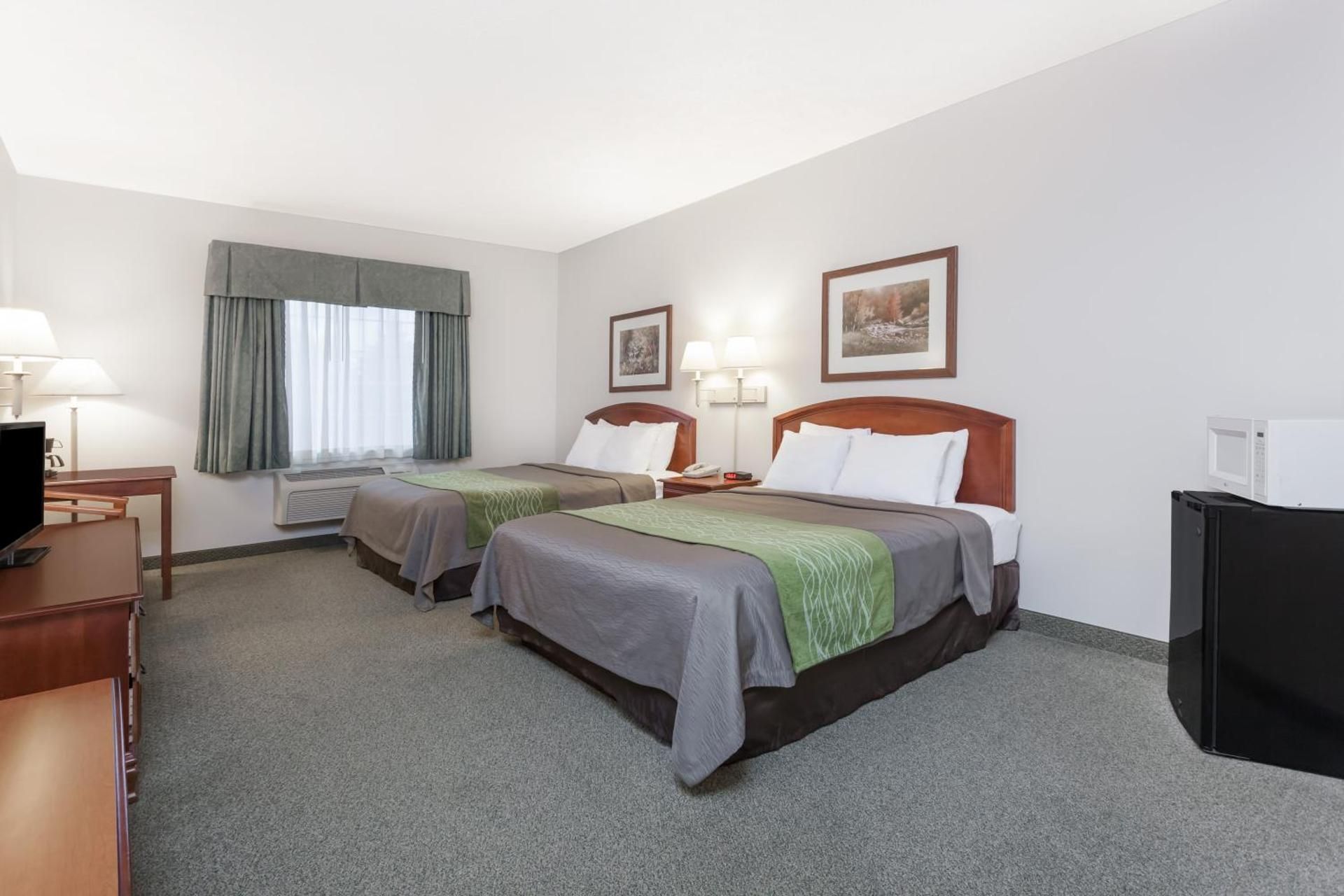 2 Queen Beds Non-Smoking