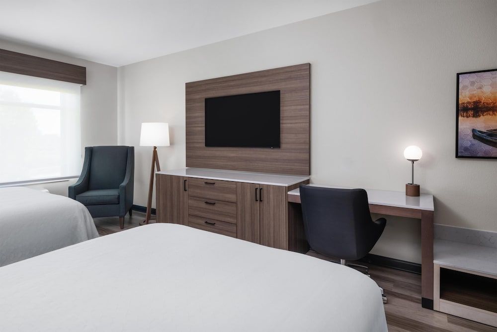 Best Western Premier Bridgewood Resort Hotel Standard Room, 2 Queen Beds, Non Smoking, Refrigerator & Microwave