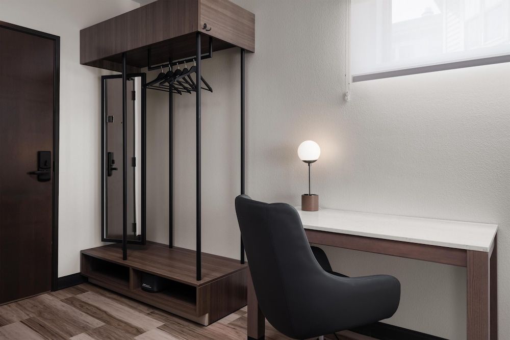 Best Western Premier Bridgewood Resort Hotel Suite, 1 King Bed, Accessible, Non Smoking (with Sofabed) 3