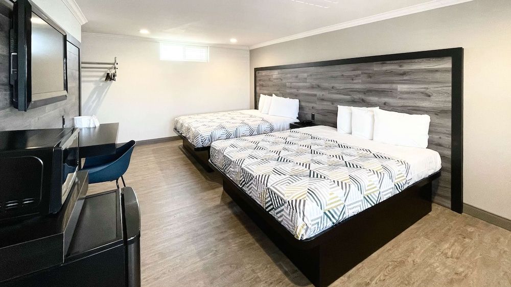 Motel 6 Pico Rivera, CA - Los Angeles Standard Room, Multiple Beds, Accessible, Non Smoking 2