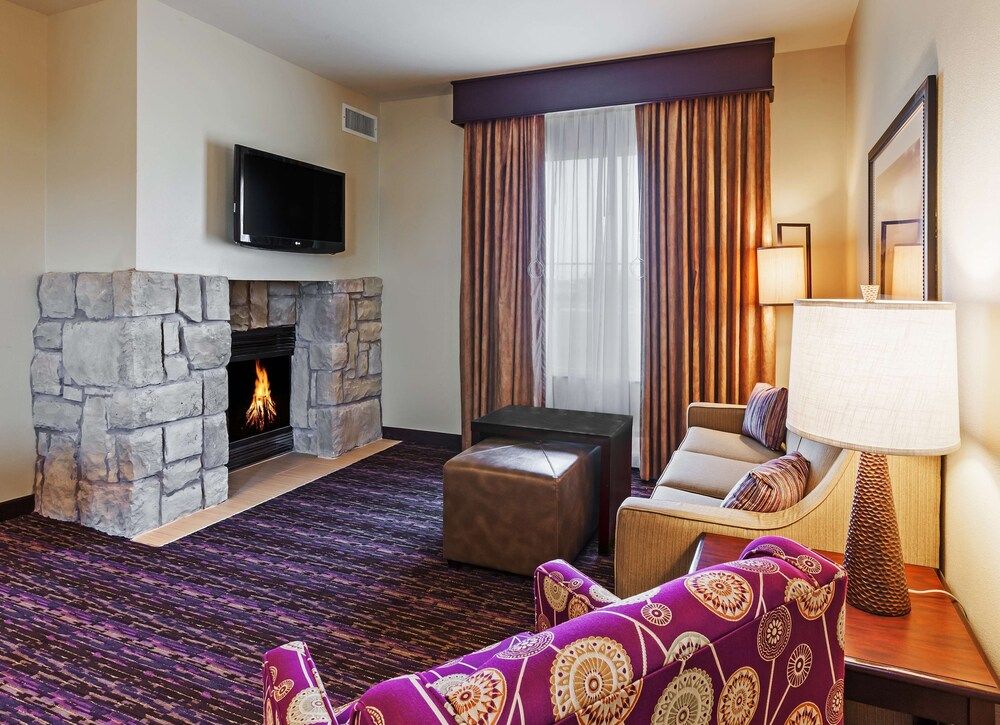 Suite, 1 King Bed, Accessible, Bathtub (Mobility & Hearing)