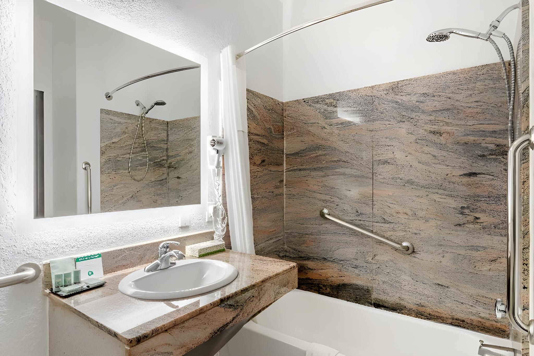 2 queen beds, nonsmoking