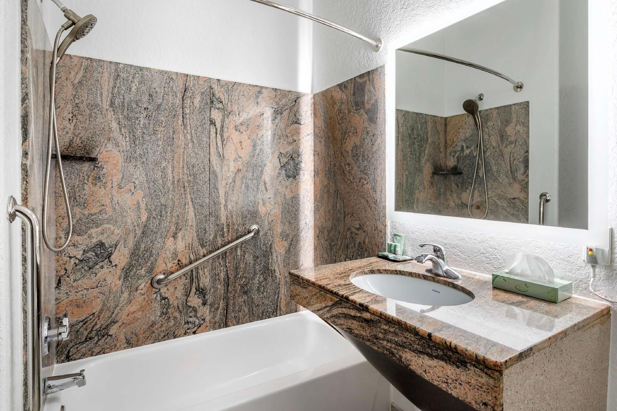 Accessibility - 2 Queen, Bathtub, Nonsmoking