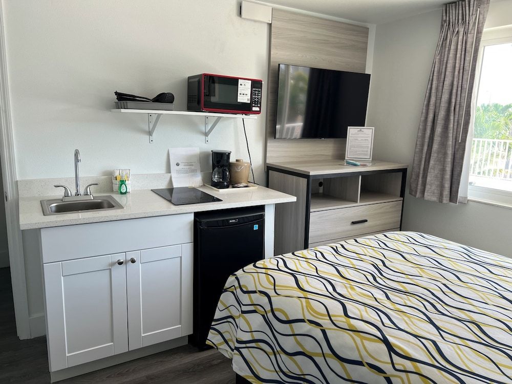 The Bayside Inn & Marina