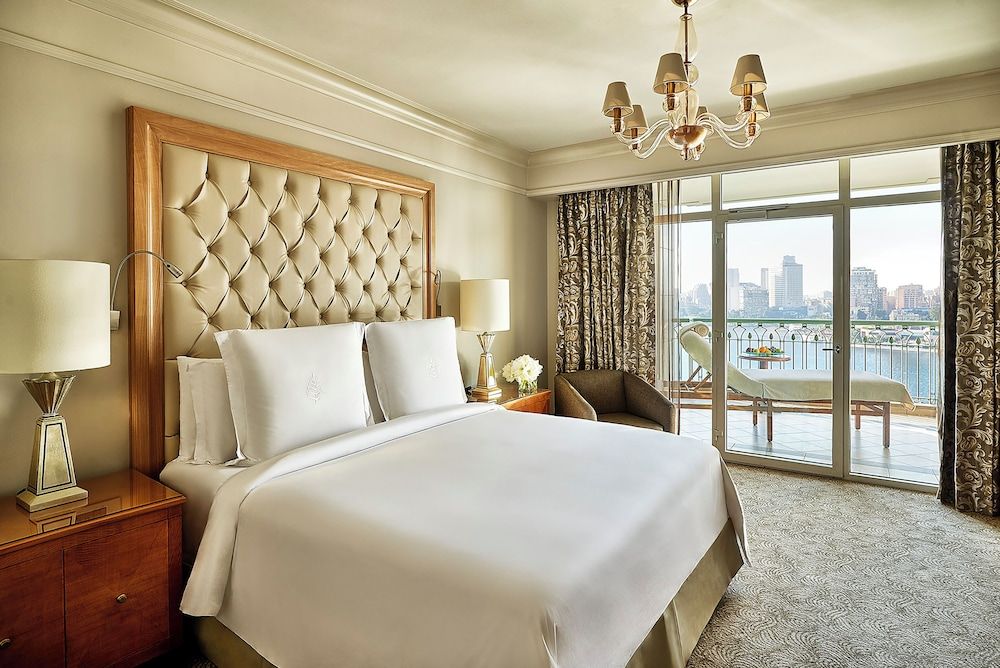Corniche Suite King Bed