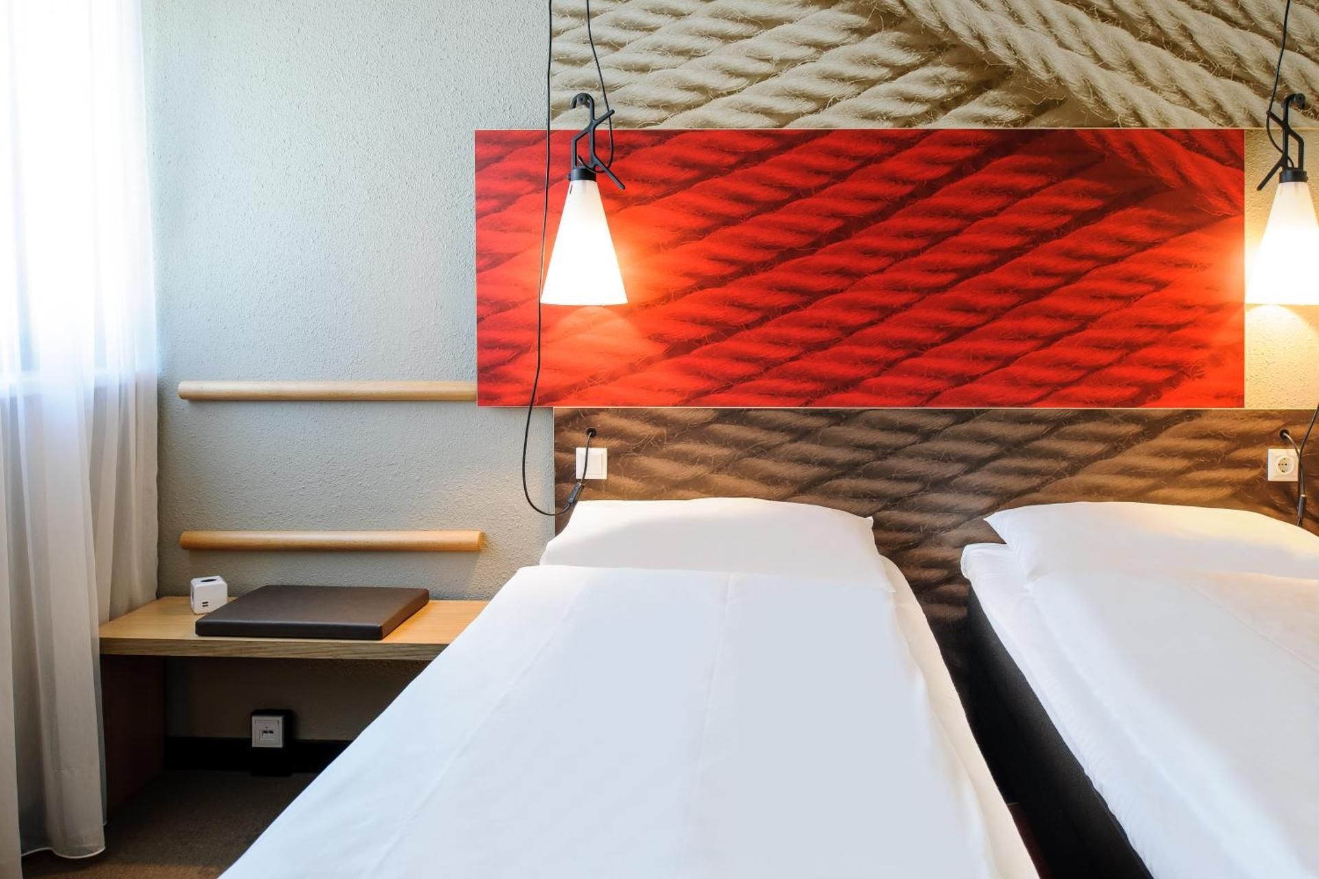 Standard Room with 2 Single Beds