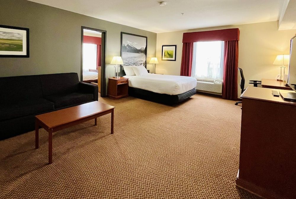 Suite, Non Smoking, Kitchen (1 Queen Bed, 2 Twin Beds, Sofa Bed)