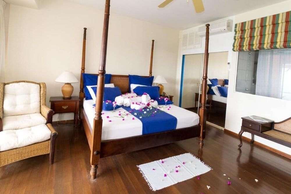 Blue Haven Hotel Superior Room, 1 King Bed, Balcony, Ocean View