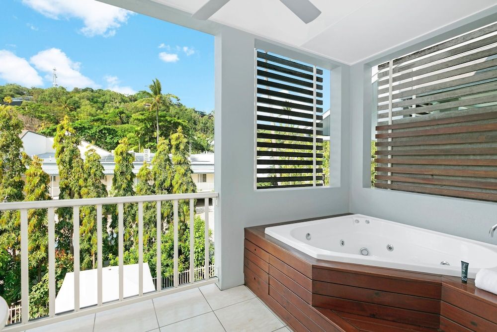 Mantra Aqueous on Port Room (Spa) 5