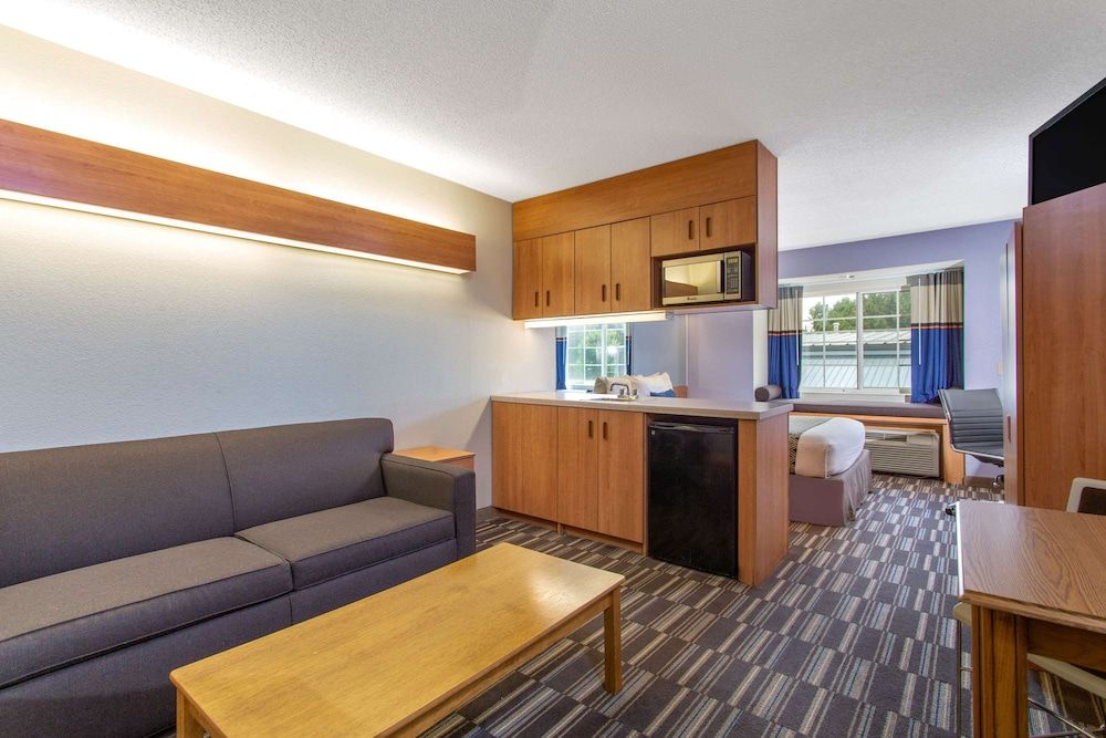 Suite, 1 Queen Bed