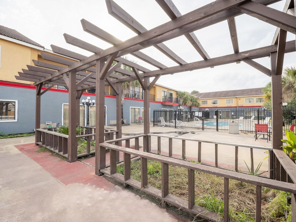 undefined Baymont by Wyndham Houston North 4