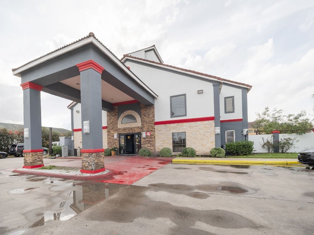 undefined Baymont by Wyndham Houston North 7