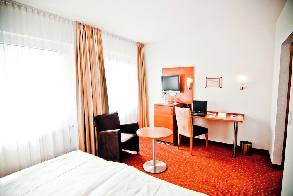 ParkHotel Fulda Room for 4, 2 connected rooms, 40 sqm, 2 bathrooms, nonsmoking 2