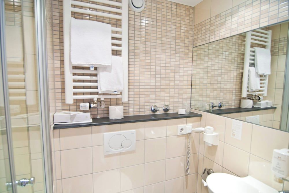 ParkHotel Fulda Room for 4, 2 connected rooms, 40 sqm, 2 bathrooms, nonsmoking 4