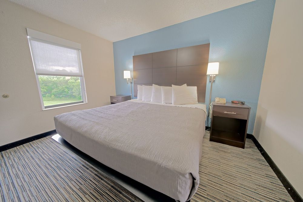 All Season Suites Suite, 2 Bedrooms, Non Smoking 4