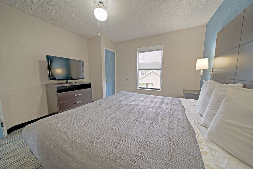 All Season Suites Suite, 2 Bedrooms, Non Smoking 3