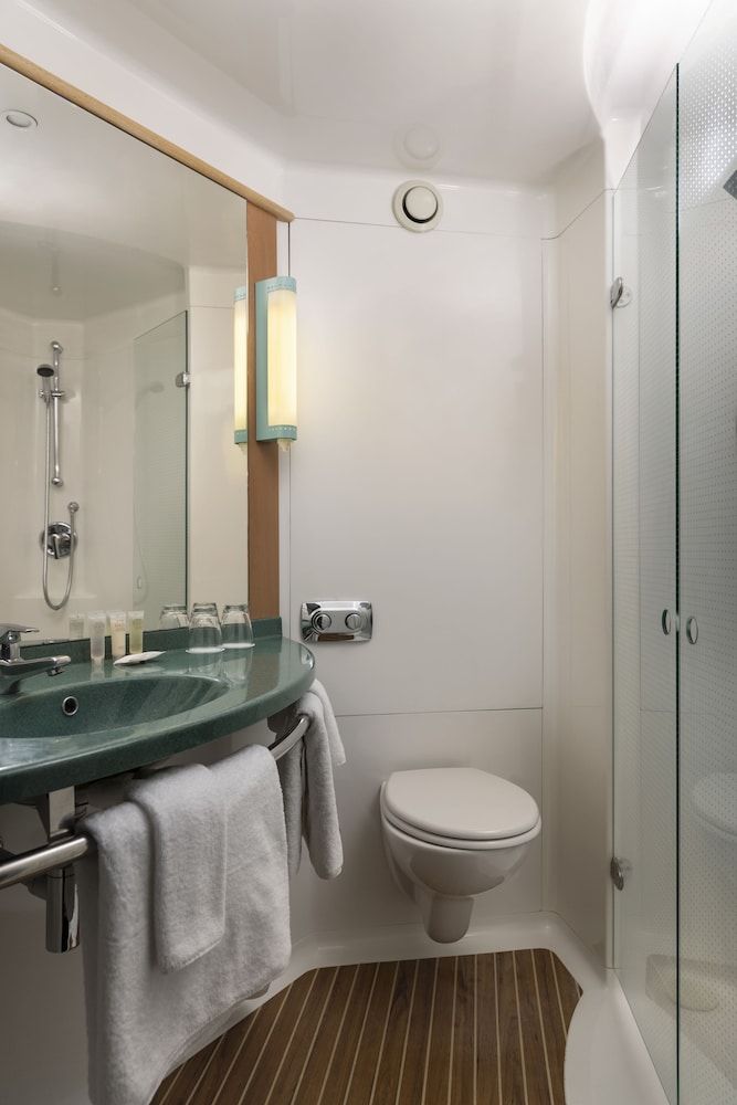 ibis Auckland Ellerslie Standard Room, 1 King Bed 7