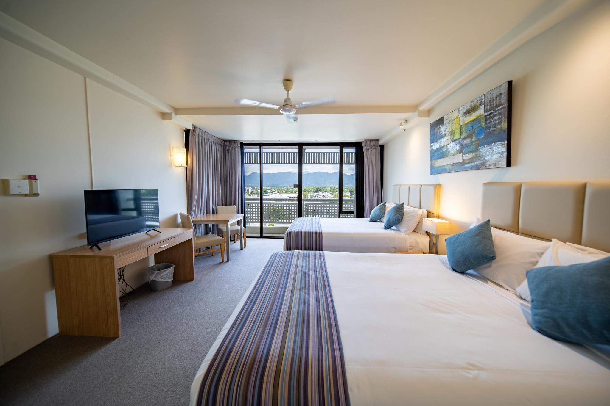 Rydges Esplanade Resort Cairns Executive Room with 2 Twin Beds