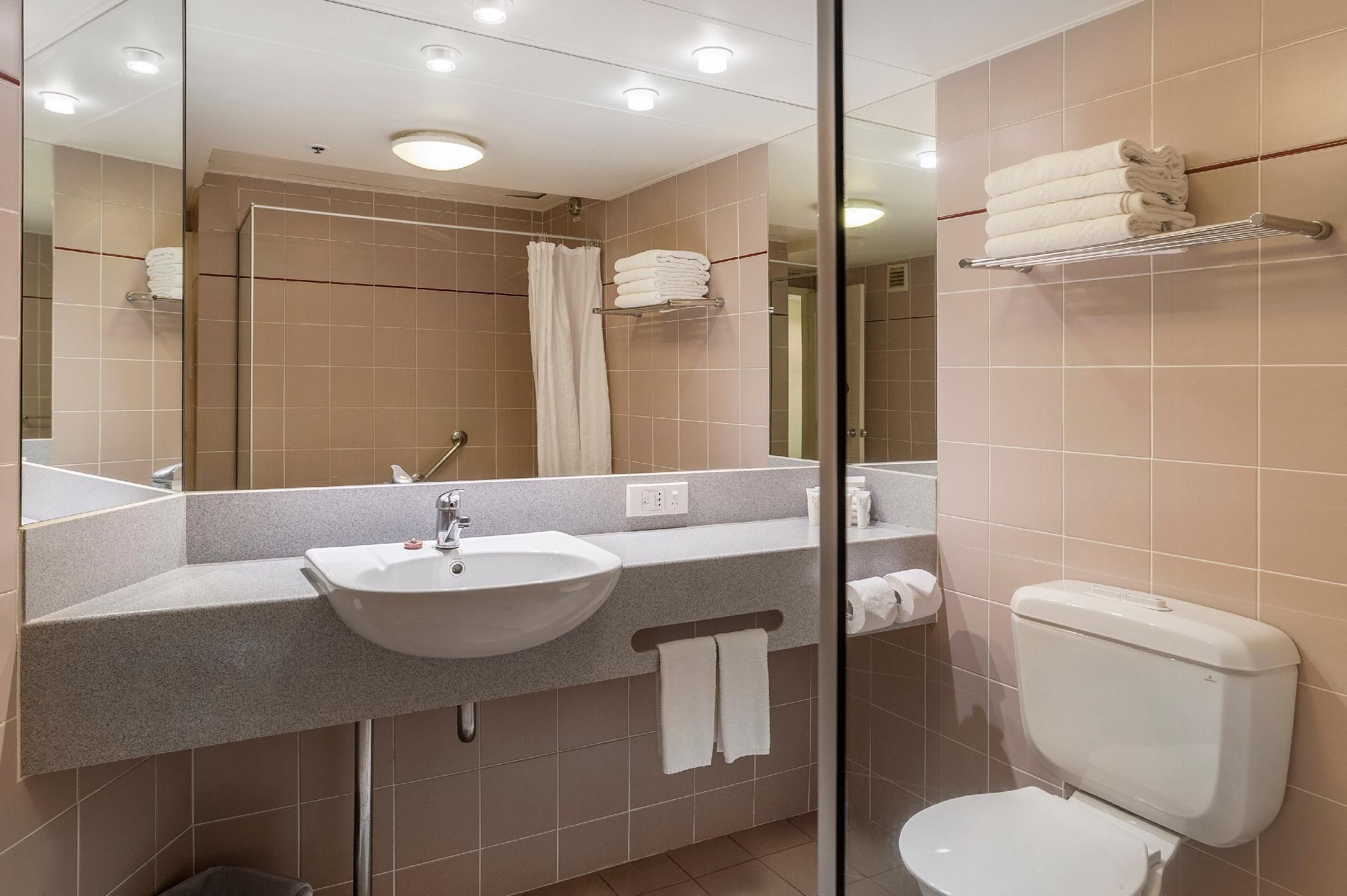 Rydges Esplanade Resort Cairns Mountain View Double 3