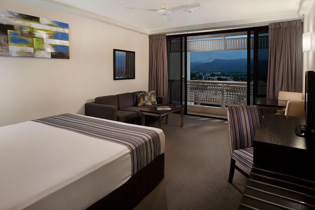 Rydges Esplanade Resort Cairns Standard Room - Queen