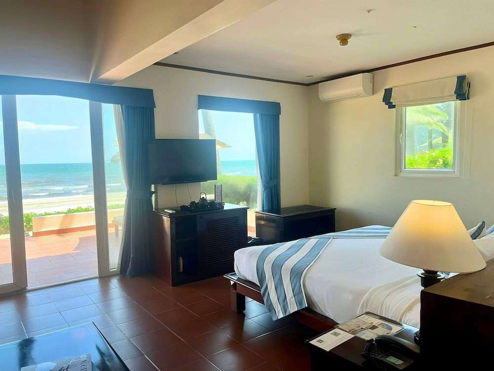 Bungalow, Beachfront