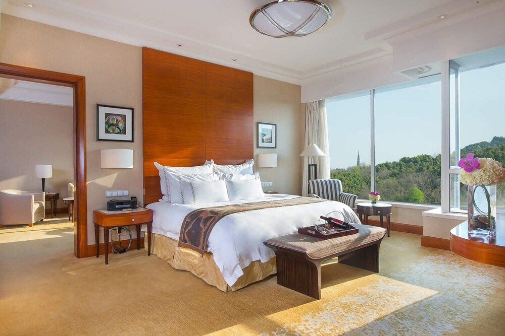 The Dragon Hotel Hangzhou Deluxe Suite 2