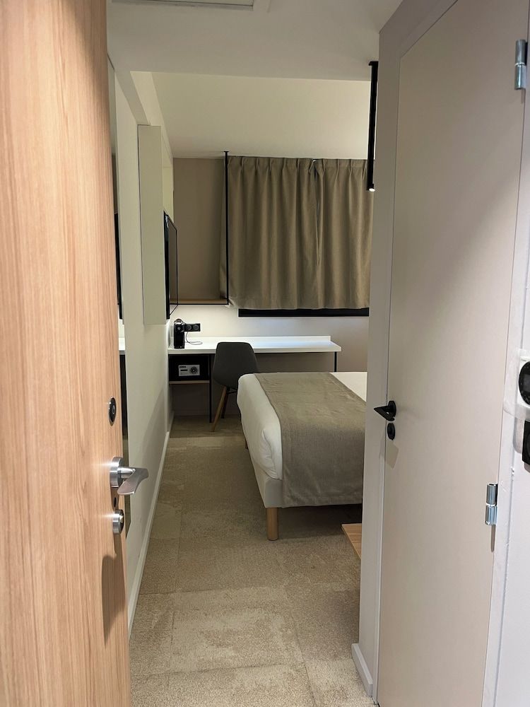 Hôtel Le Relais des Brasseurs - Aubagne Superior Double Room 18