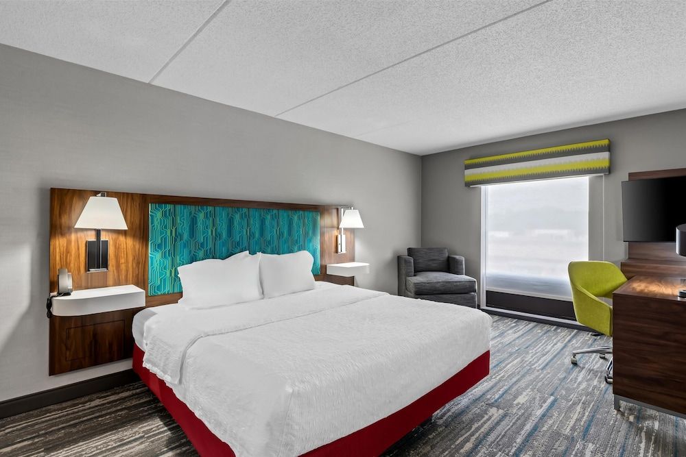 Deluxe Room, 1 King Bed, Accessible (Hearing Accessible)