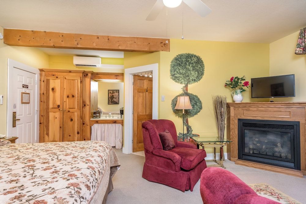 Woodward House Room with Fireplace and Patio