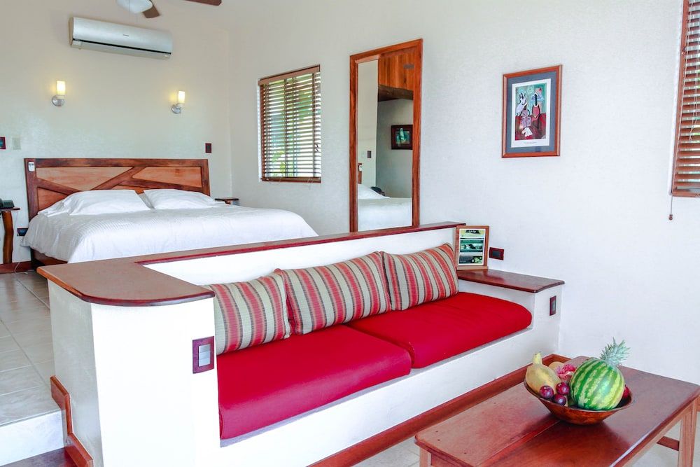 Deluxe Room, 1 King Bed, Balcony, Sea Facing