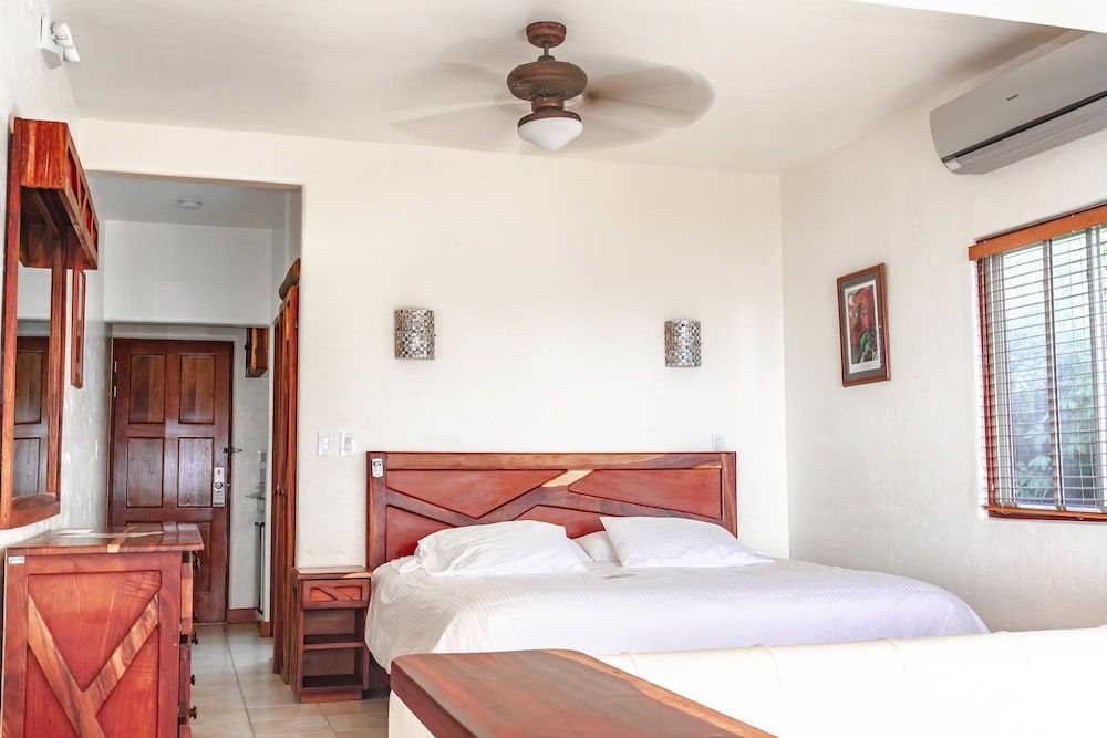 Superior Room, 1 King Bed, Partial Ocean View