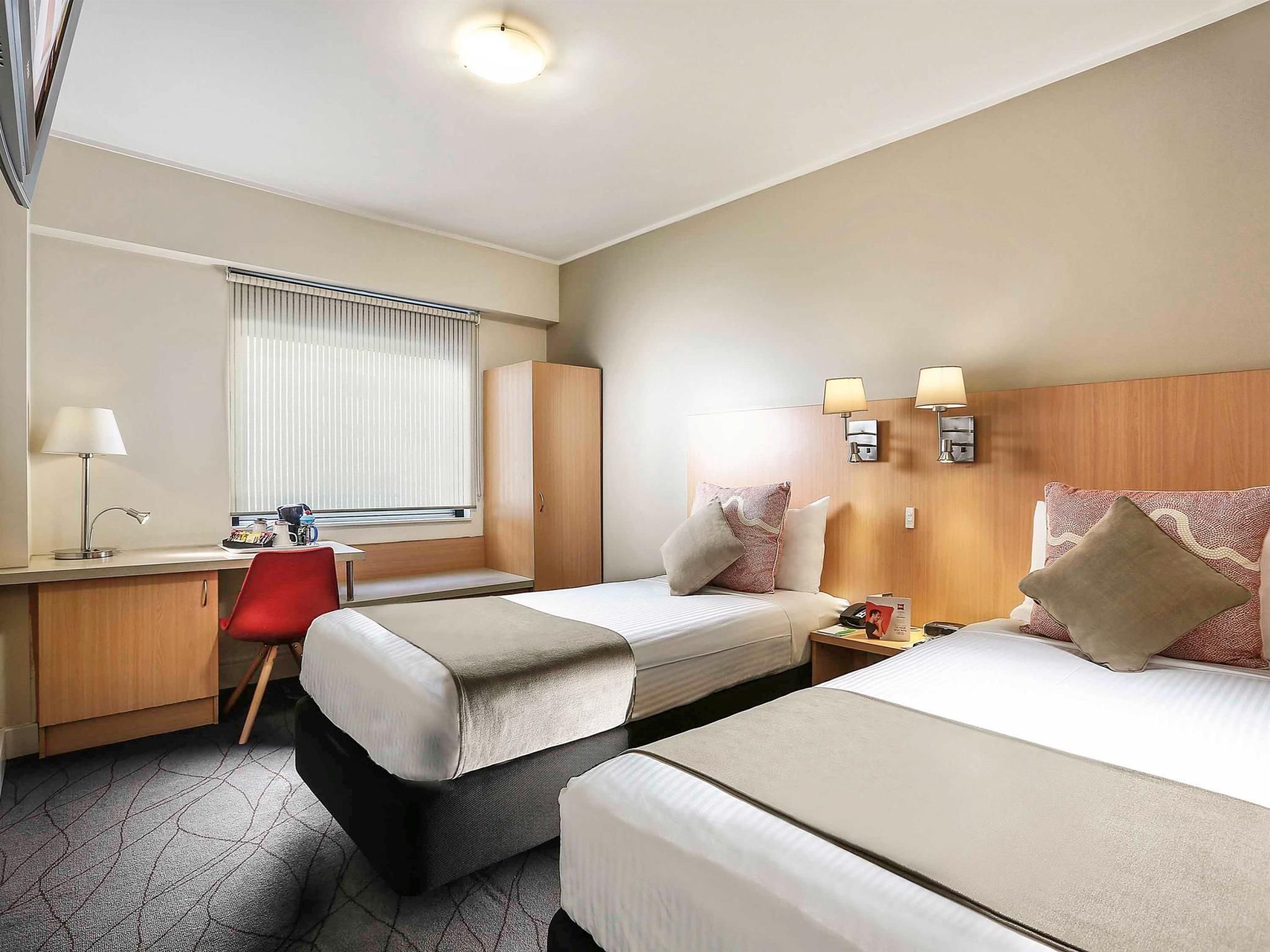 ibis Sydney World Square Standard Twin Room