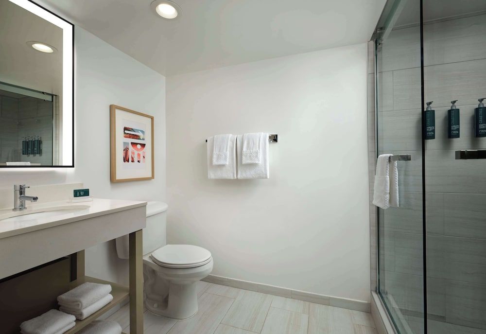 1 King Bed Suite Oceanview