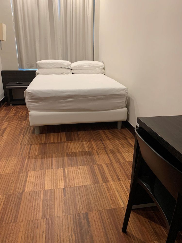 undefined Hotel Leonardo Da Vinci 2