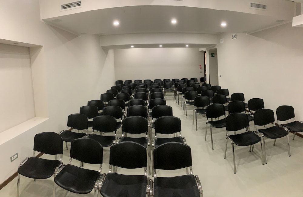 undefined Hotel Leonardo Da Vinci 8