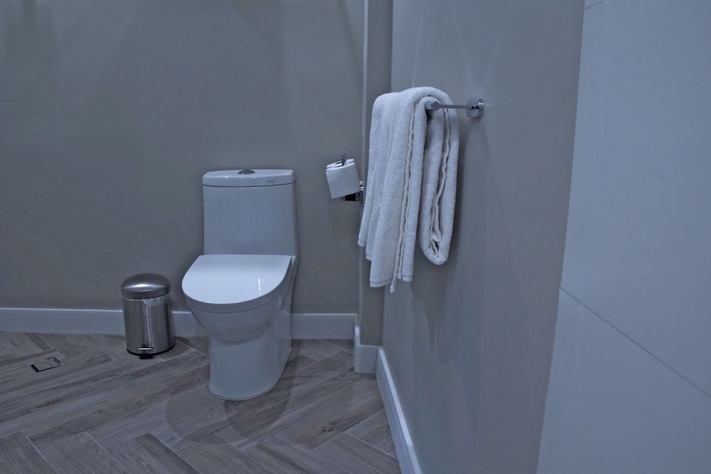 Isaaya Hotel Boutique by WTC Super Saver, 1 King Bed 16