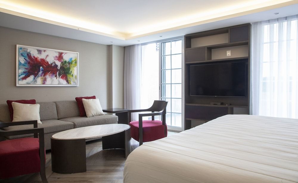 Isaaya Hotel Boutique by WTC Super Saver, 1 King Bed 4
