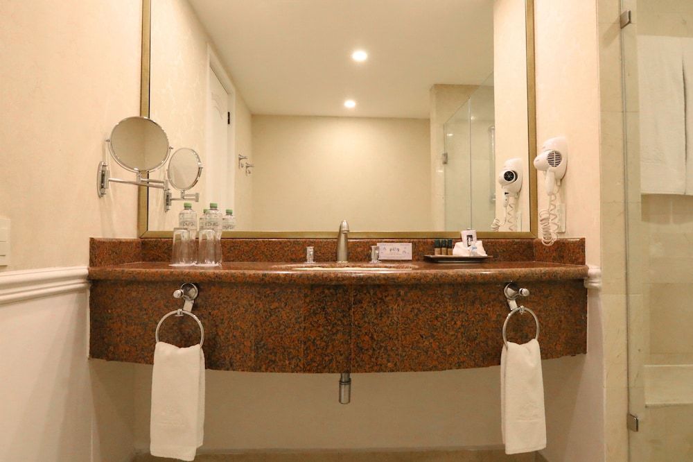 Gran Hotel Ciudad de Mexico Zocalo View Deluxe Double Room, 2 Double Beds 4