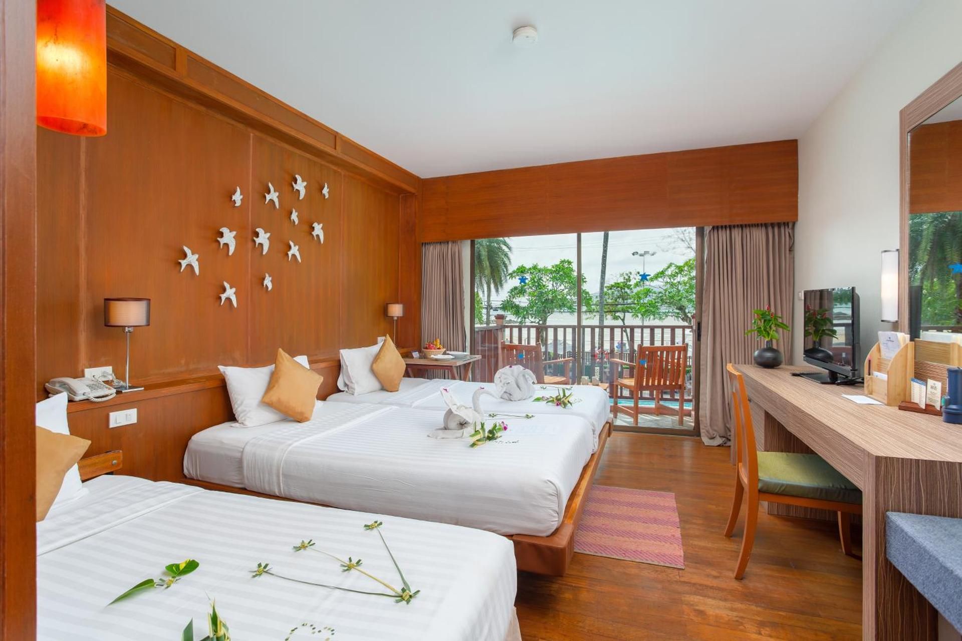 Seaview Patong Hotel Superior with Bathtub 9