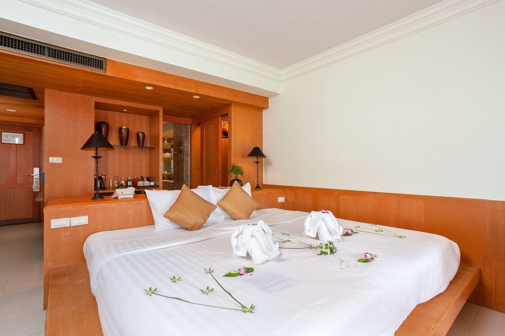 undefined Seaview Patong Hotel 8