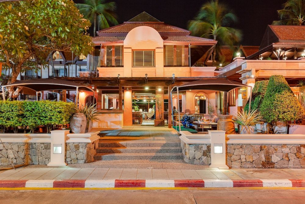 undefined Seaview Patong Hotel 4