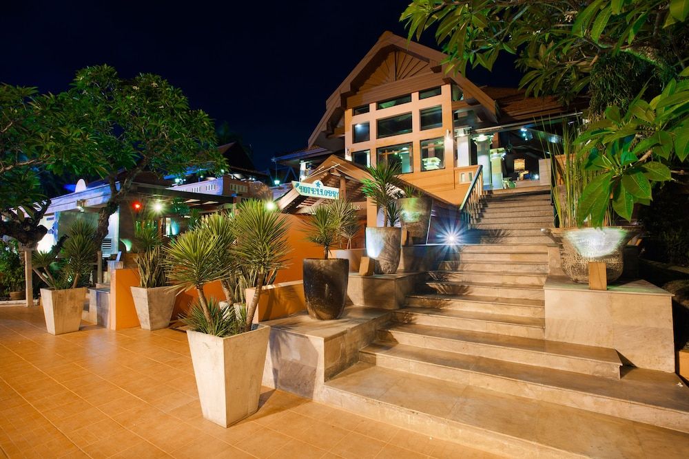 undefined Seaview Patong Hotel 5