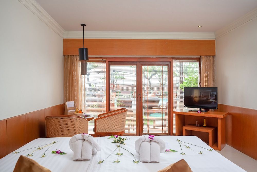 undefined Seaview Patong Hotel 9