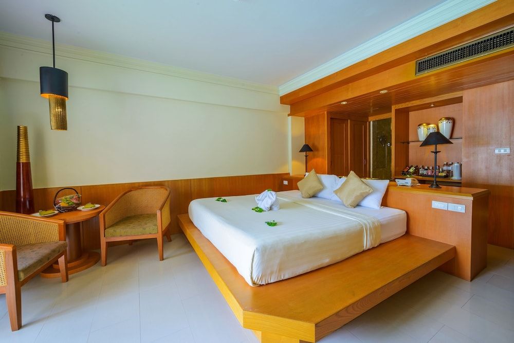 Seaview Patong Hotel