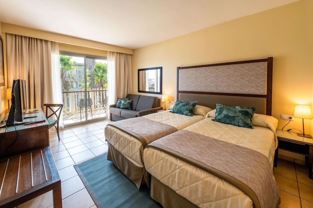 Family Room, 4 adults & 1 child (Port Aventura tickets & 1 Ferrari Land ticket)